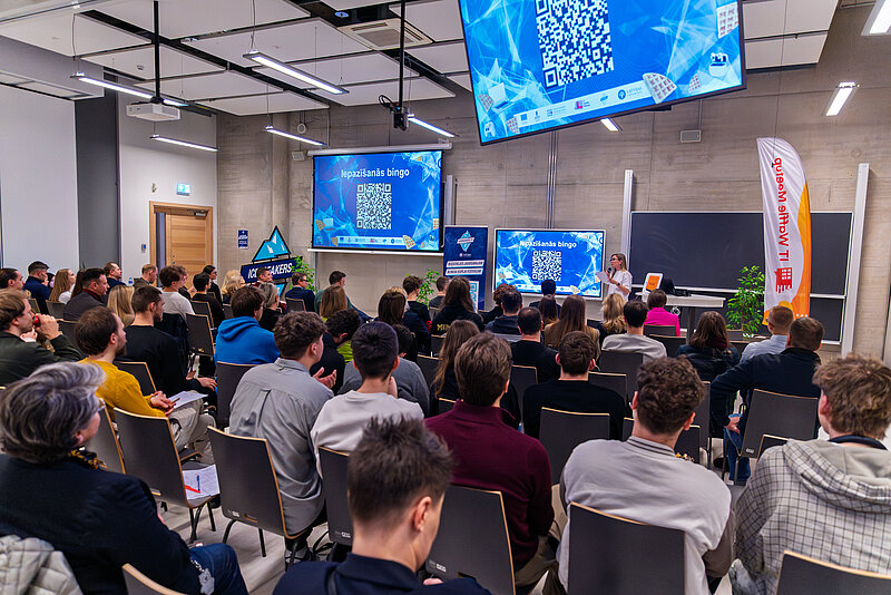 IT Waffle Meetup × Icebreakers pulcē IT nozares pārstāvjus